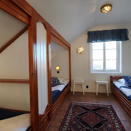 Logi&Bastu Hostel Karingon Bagian luar foto